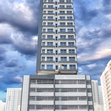 Afaq Tower Lägenhet Manama Exteriör bild